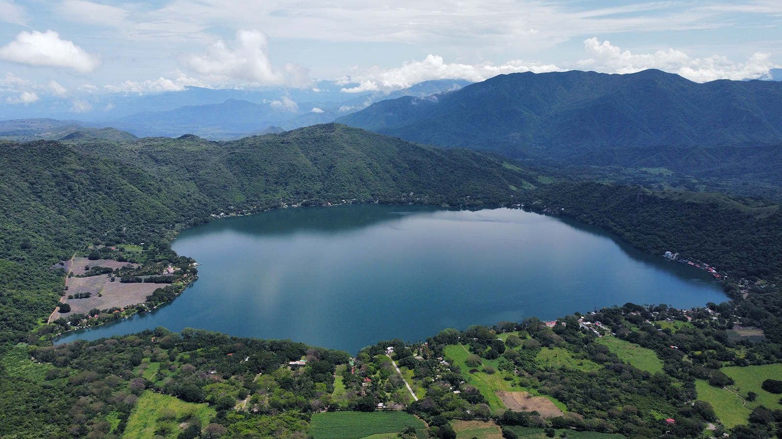 Laguna Santa María del Oro